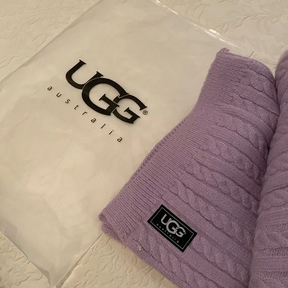 NWT Ugg Australia beanie and scarf in lavender - Picture 3 of 6